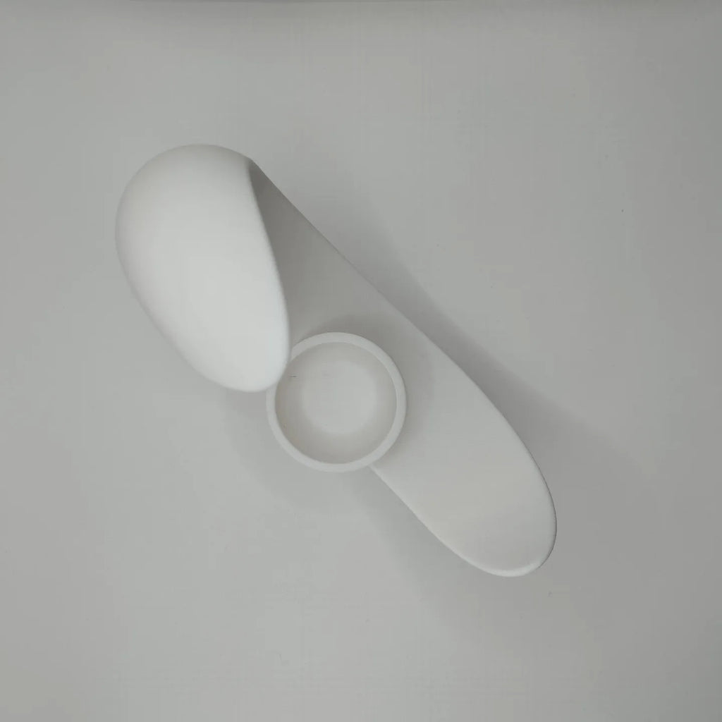 Objet décoratif en forme de croissant de lune  vase  récipient