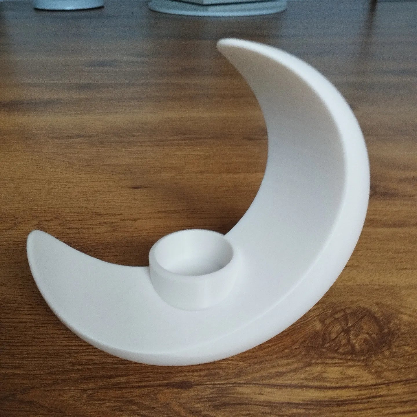 Objet décoratif en forme de croissant de lune  vase  récipient
