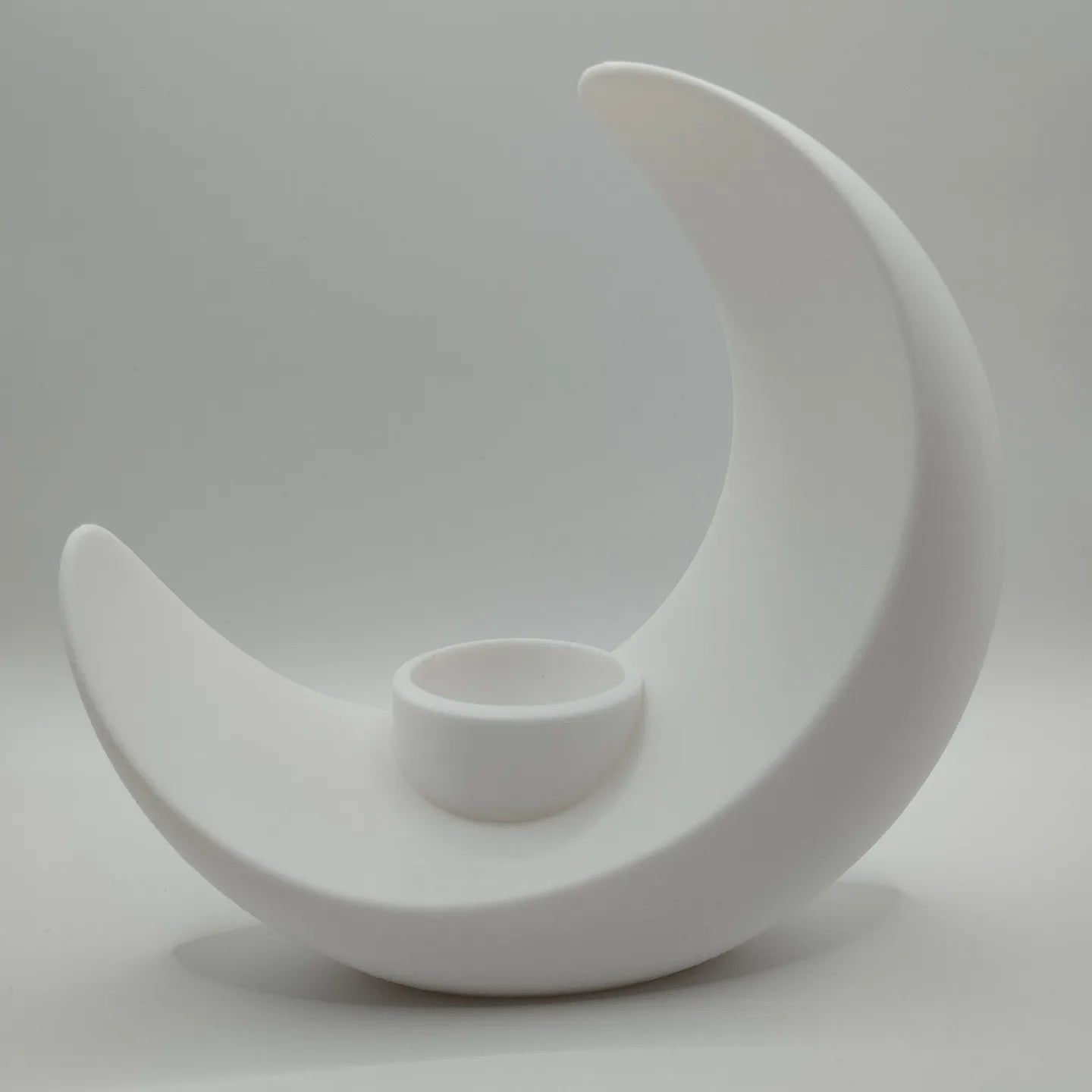 Objet décoratif en forme de croissant de lune  vase  récipient