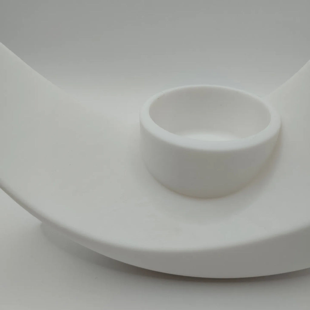 Objet décoratif en forme de croissant de lune  vase  récipient