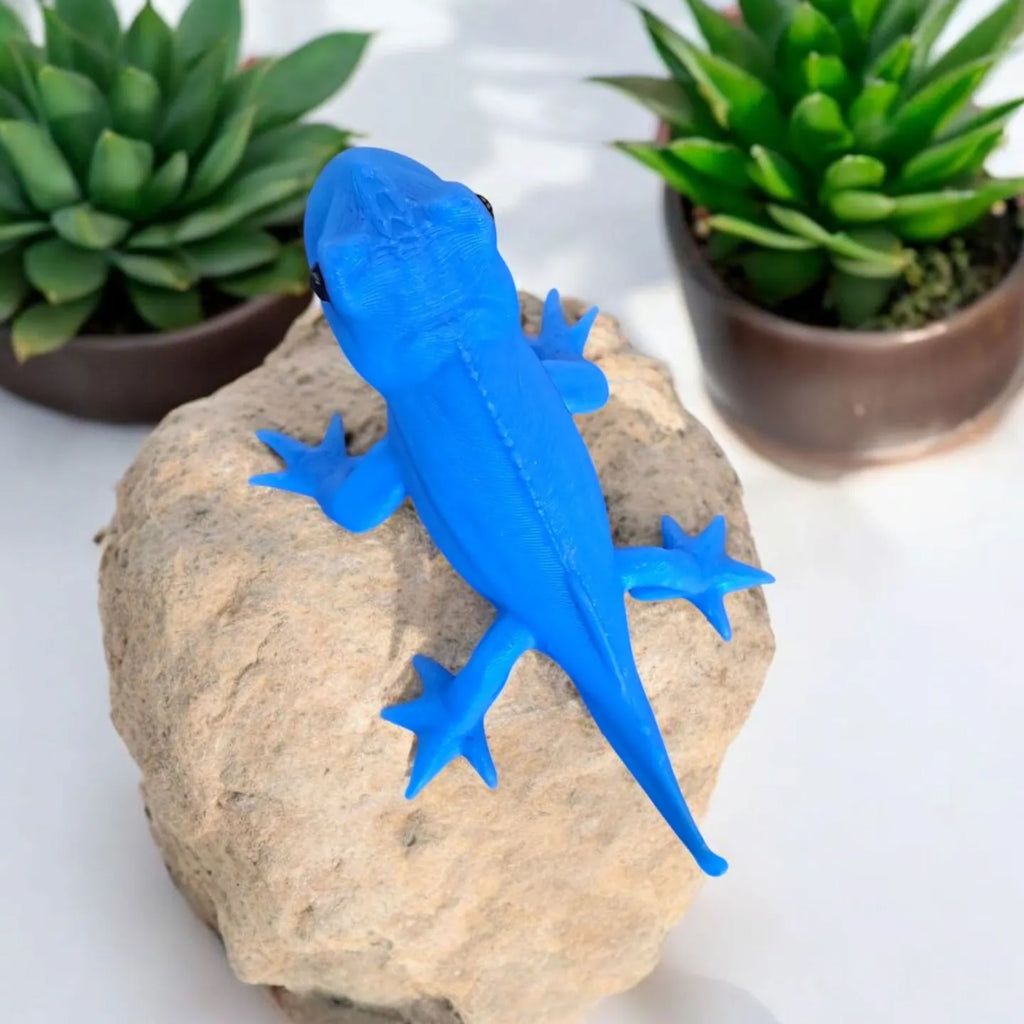 Adorable figurine de petit lézard gecko