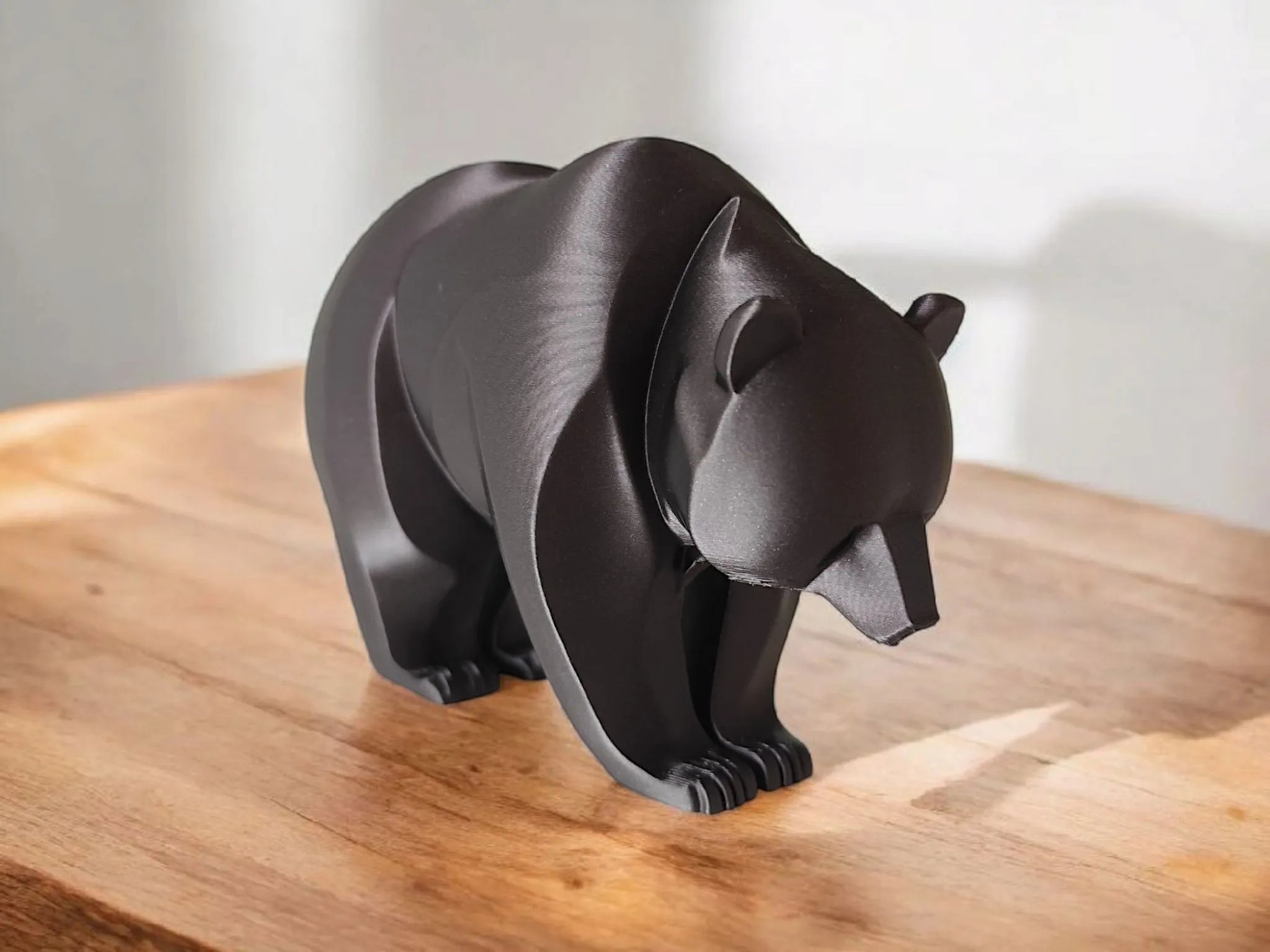 Sculpture d'ours au design Épurée