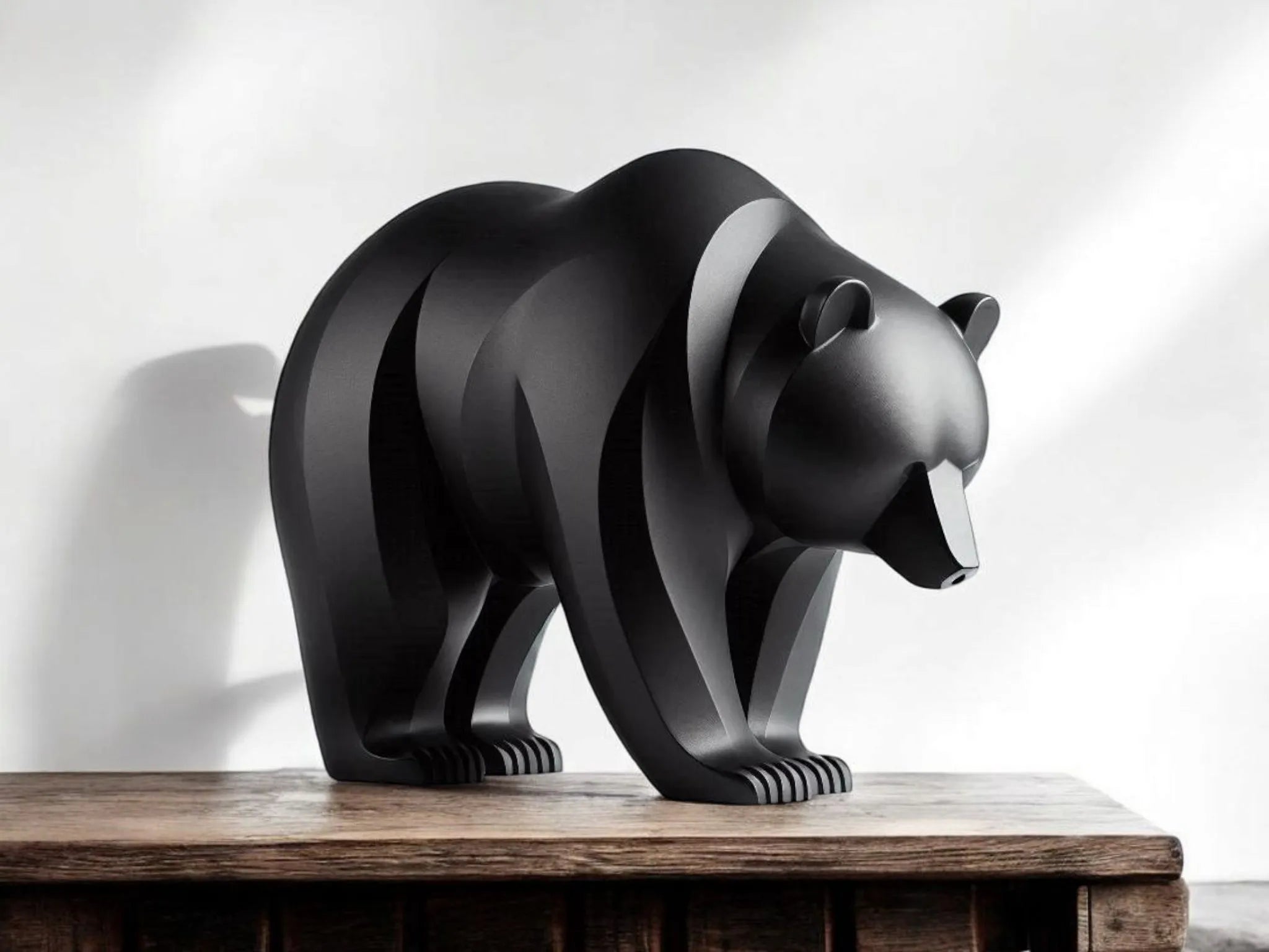 Sculpture d'ours au design Épurée