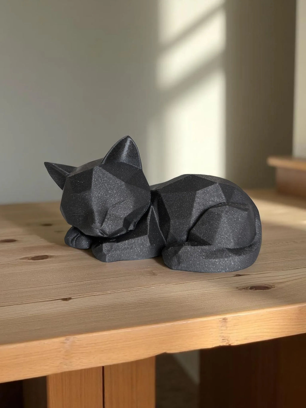 Adorable Chaton Polygonal Endormi