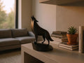 Loup hurlant Épurée unique sur piédestal