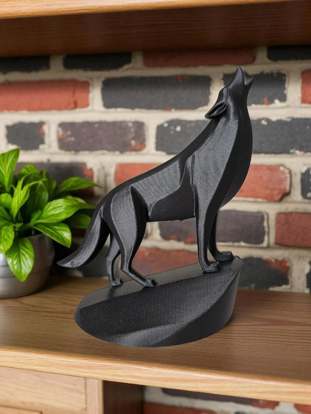 Loup hurlant Épurée unique sur piédestal