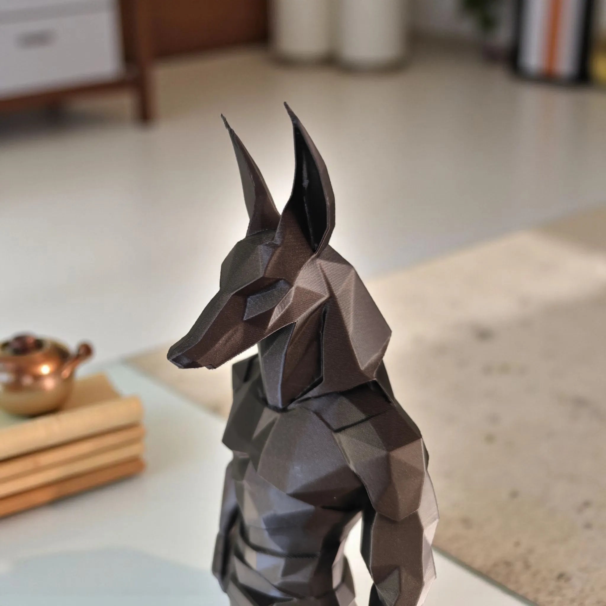 Statue d'Anubis Géométrique Épurée